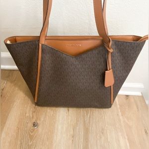 Michael Kors Jet Setter Tote Bag